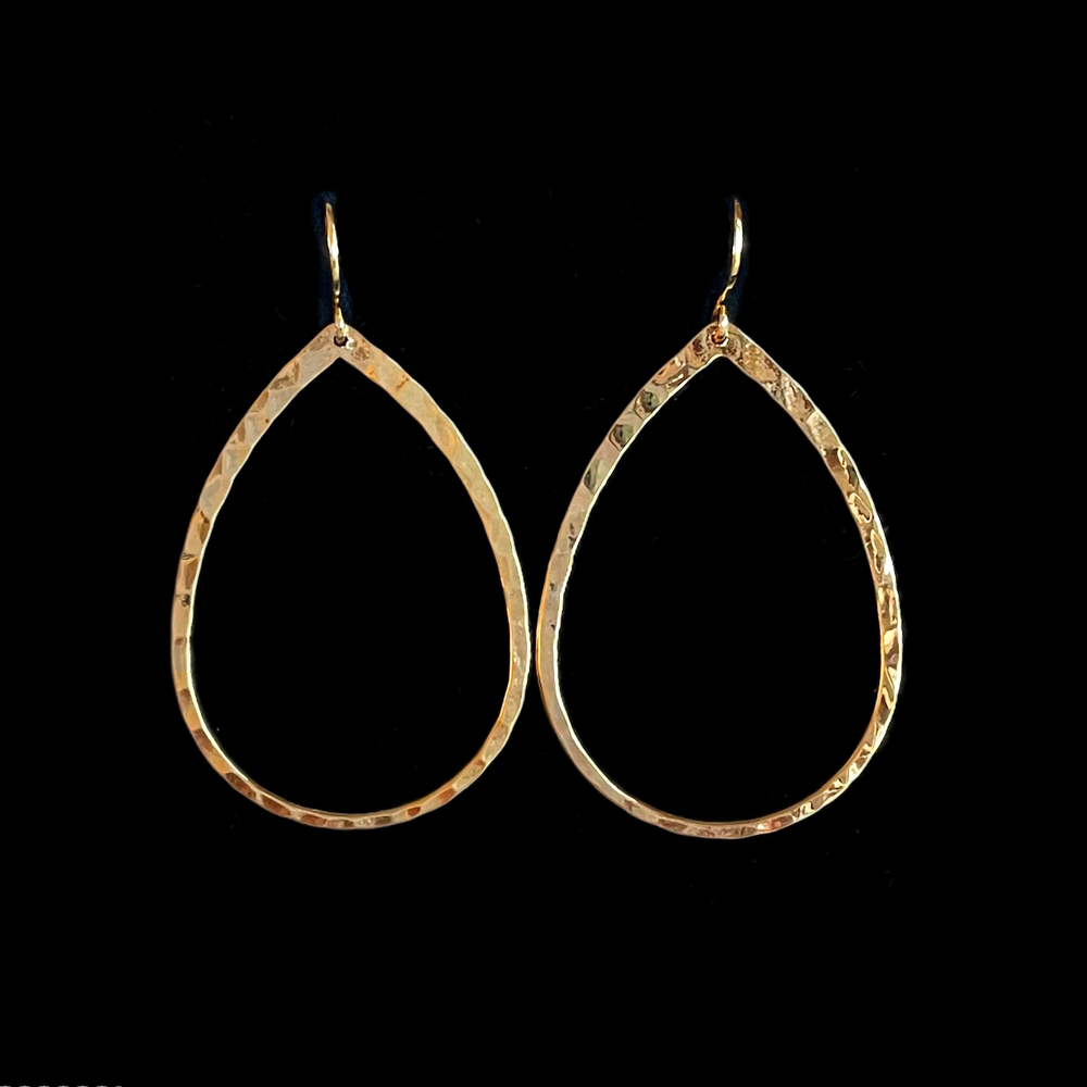 Druppelvormige gehamerde vergulde oorbellen - Rora - Afbeelding 3