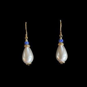 Delftsblauwe oorbellen kleine glasparel – Neeltje, Museumcollectie