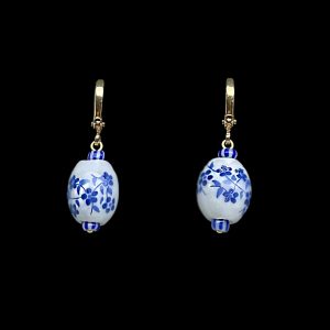 Delftsblauwe vergulde oorbellen – Jansje, Museum collectie