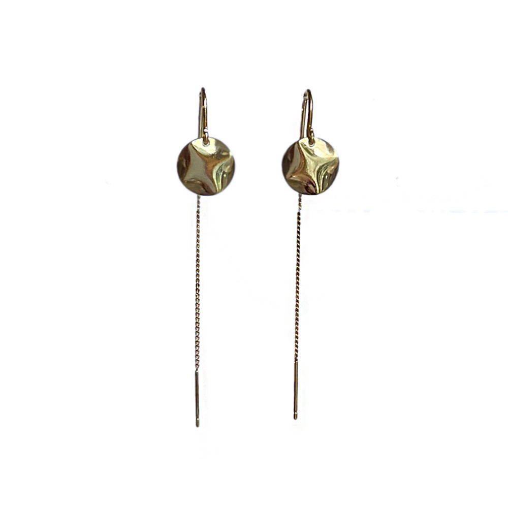 Draadoorbel verguld met ronde bedel Willa – elegante minimalistische statement oorbellen