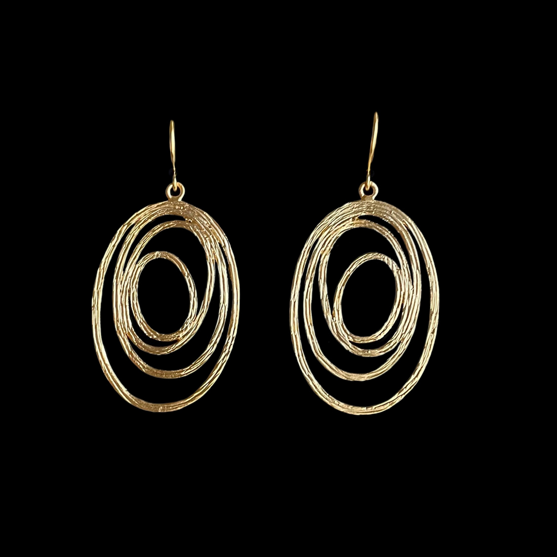 oorbellen opengewerkte ovalen hanger matgoud tove