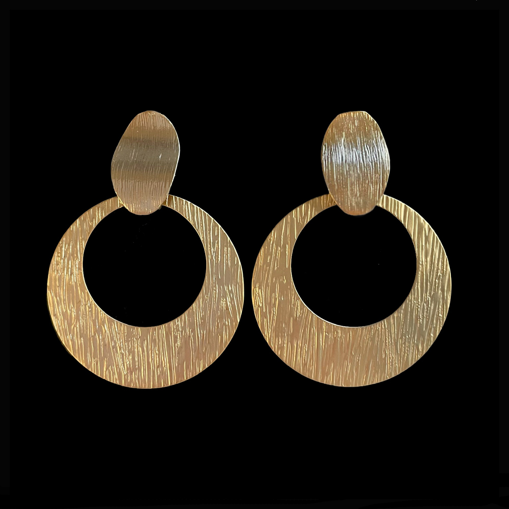 Oorbellen met steker rond matgoud geborsteld - Dinah - Afbeelding 2