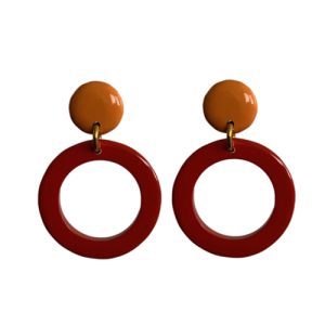 Rode ronde oorbellen buffelhoorn met oorsteker – Allina